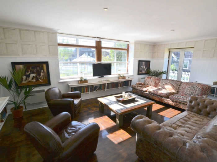 Garden house living room