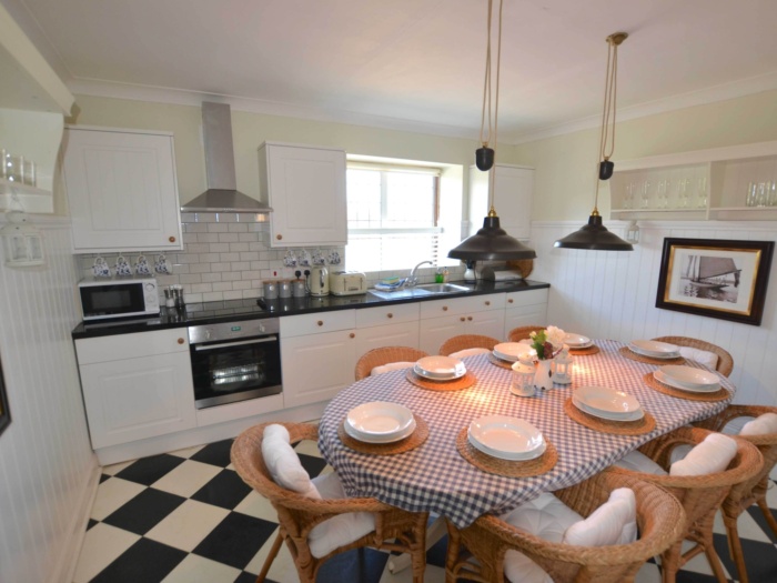 Garden house kitchen dining