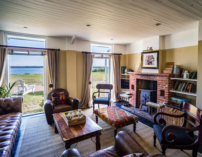Manor Beach Cottage Lounge